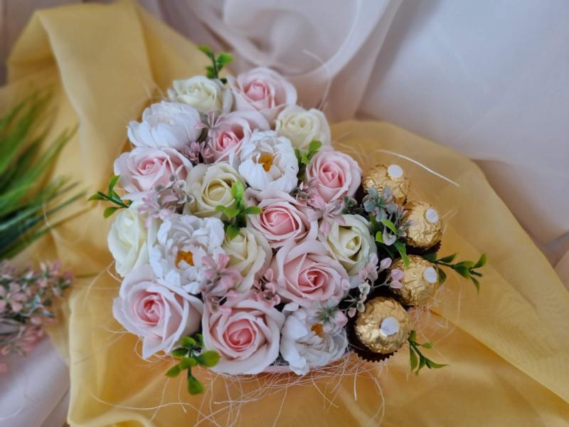 Букет "Розово сърце"