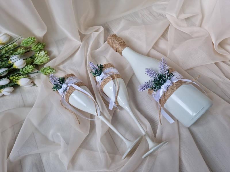 Сватбен комплект ритуални чаши и шампанско - " С мириз на лавандула " 