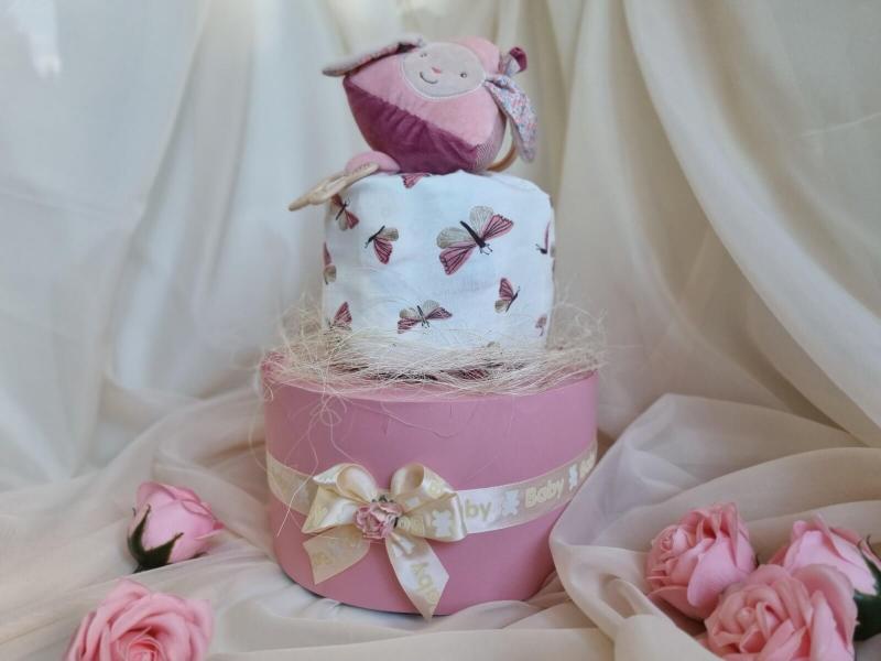 Торта от памперси "Розова пеперуда"