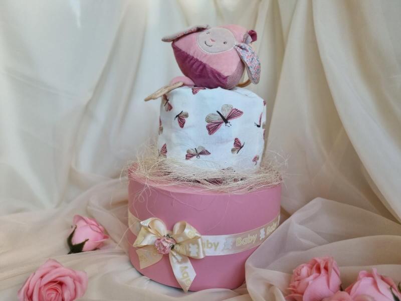 Торта от памперси "Розова пеперуда"