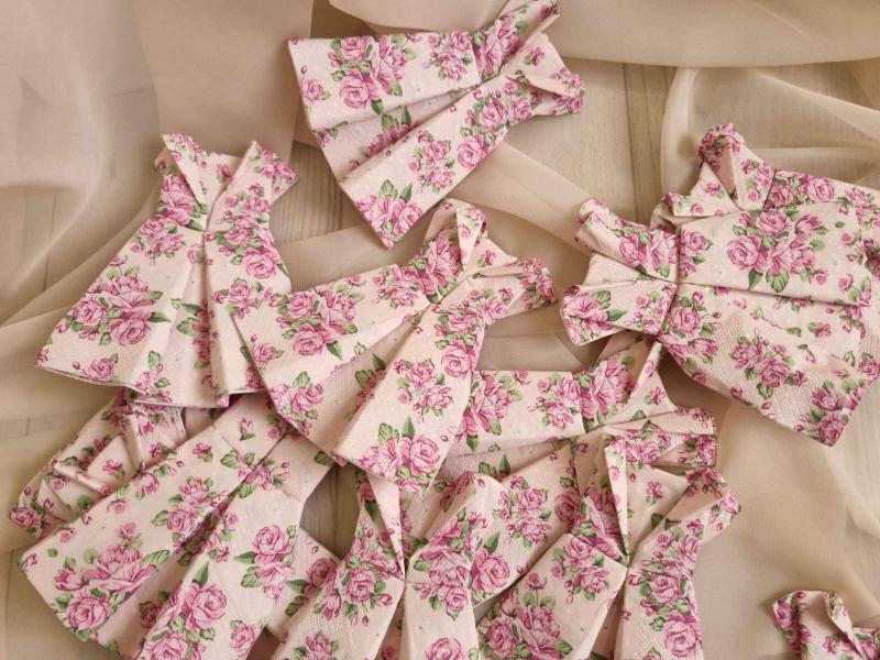 Салфетки за погача "Роклички"