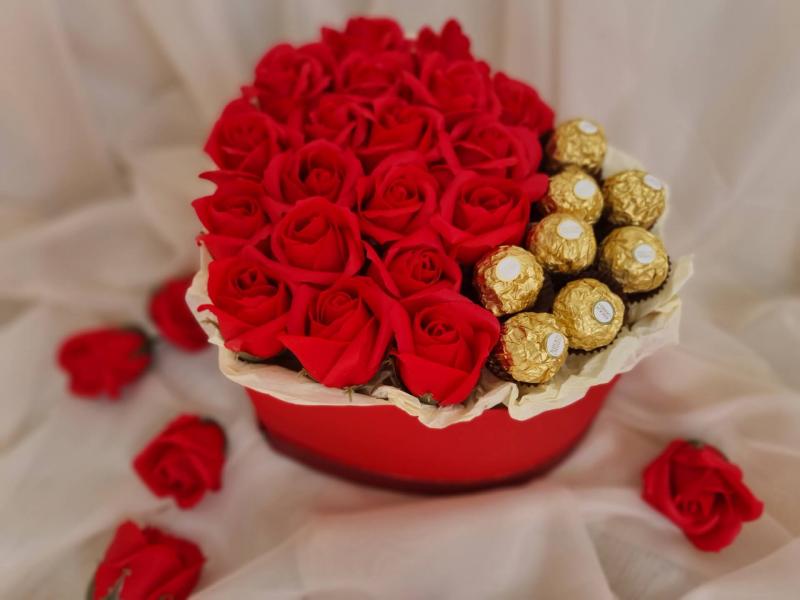 "Любов, рози и още нещо"