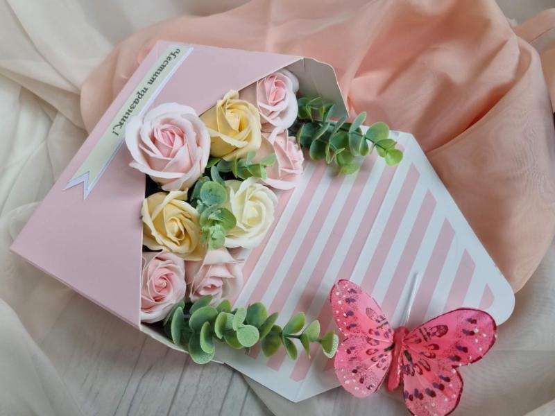 Букет в кутия тип плик